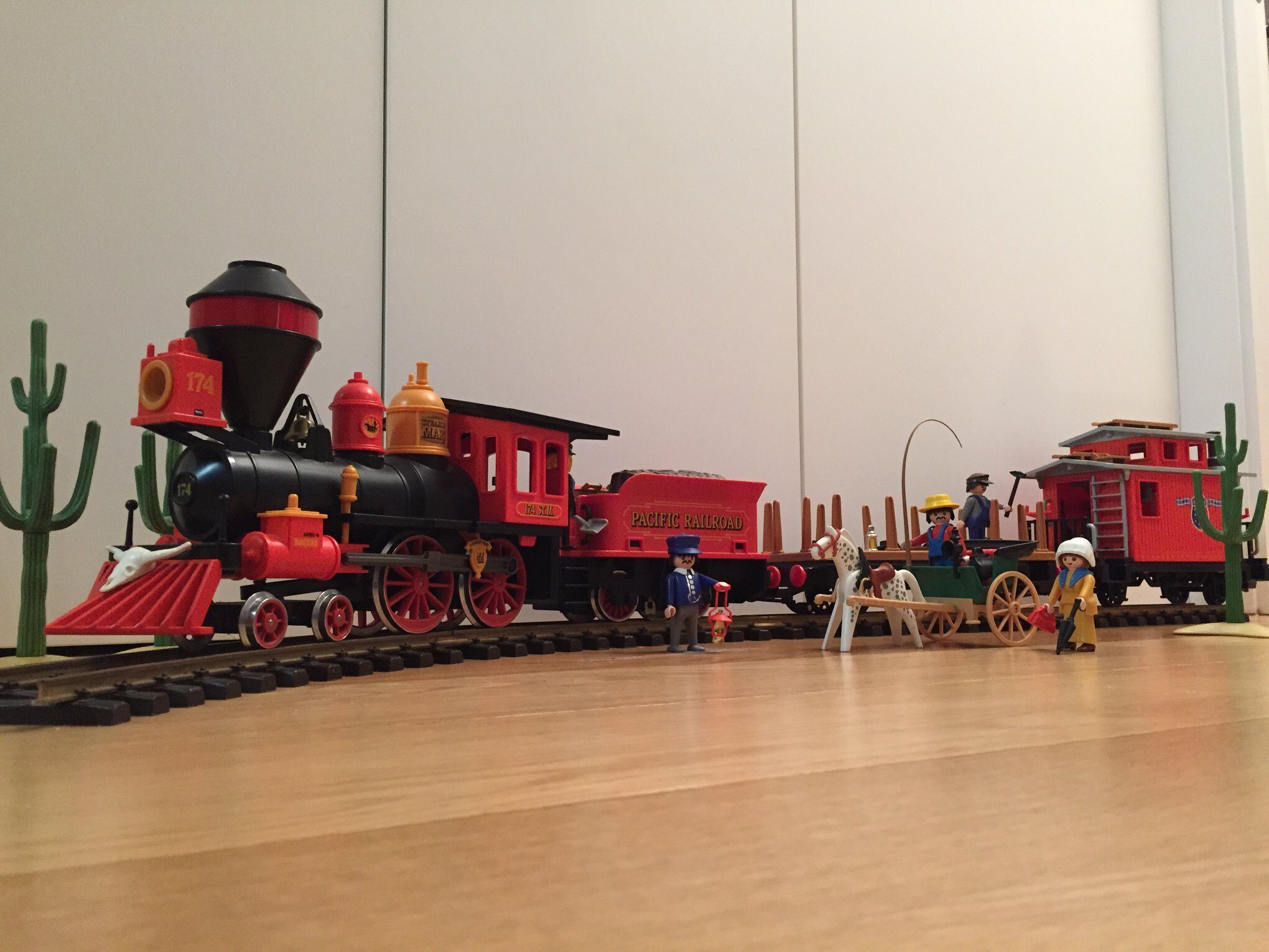 Locomotive à piles à vapeur, Trains, wagons et véhicules